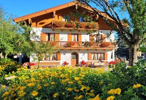 Ingerlhof - Chiemgau Karte – Doppelzimmer Nr. 6 mit Etagendusche und WC und Balkon