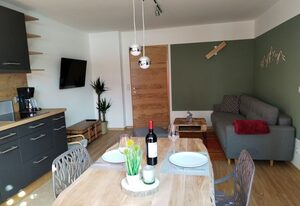 Ferienwohnung am Gänsbach – Ferienwohnung 40m² mit Terrasse, bis 3 Personen, separates Schlafzimmer