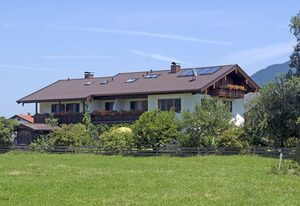 Gästehaus Weißenbacher-Ferienwohnungen – Fewo Nr. 3 Schwalbe 1 bis 3 Personen, 58 qm, Wohnküche, 1-2 Schlafzimmer, Du/Wc-Bad/Wc  Balkon, WLAN, 2. Stock