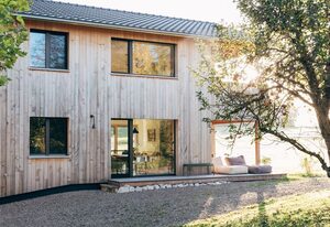 Ferienhaus Schmidhuber – Ferienwohnung KATHI: 1-4 Personen, 2 Schlafzimmer, 84 qm, überdachte Loggia, 1.OG