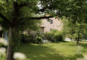 Ferienhaus Schmidhuber – Ferienwohnung KATHI: 1-4 Personen, 2 Schlafzimmer, 84 qm, überdachte Loggia, 1.OG