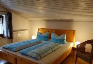 Ferienwohnung Obermeier | Chiemgau Karte – Ferienwohnung 100 qm, f. 2-5 Pers., 2 sep. Schlafzimmer, Südbalkon, ruhige Lage