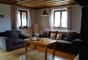Ferienwohnung Obermeier | Chiemgau Karte – Ferienwohnung 100 qm, f. 2-5 Pers., 2 sep. Schlafzimmer, Südbalkon, ruhige Lage