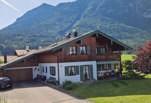 Ferienwohnung Bauer - Chiemgau Karte – Ferienwohnung Kienbergblick für 2 Personen, 1 Schlafzimmer, Balkon, 55 m²