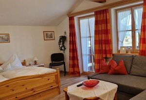 Ferienwohnung Bauer - Chiemgau Karte – Ferienwohnung Kienbergblick für 2 Personen, 1 Schlafzimmer, Balkon, 55 m²