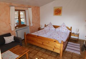 Ferienwohnung Hell Claudia – Ferienwohnung- 2 Pers, 30 qm, Wohn-/Schlafbereich, Balkon