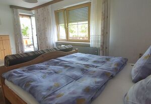 Ferienwohnung Weißenbacher – Ferienwohnung 70 qm, f. 2-4 Pers., 2 getr.Schlafzimmer, Balkon mit Bergblick