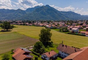 Schweizer Hof Am Golfplatz – Ferienhaus 45 qm, f. 2 Pers., Schlafzimmer, Wohnzimmer, Küche, Südterrasse, gr. Liegewiese, ruhige Lage mit Bergblick.