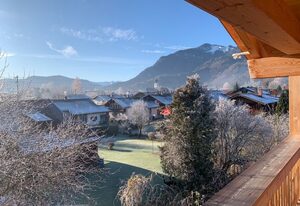 Ferienwohnung Villa sorglos Suite | Chiemgau Karte – Panorama Suite im Dachgeschoss 100qm mit Sauna-Fass im Garten