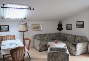 Ferienwohnung Zahnder inkl. Chiemgaukarte – Ferienwohnung 55 qm, Balkon, Küche extra, 2 Schlafzimmer, max 3 Pers - WLAN