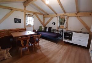Gästehaus Hinterseer inkl. Chiemgaukarte – Ferienwohnung 1, 77qm, Balkon, Küche, 2 Schlafzimmer, 1 Wohnschlafzimmer, 5 Pers