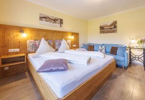 Gästehaus Burghartswieser inkl. Chiemgaukarte – Appartement Hochfelln 30qm, Küche, 1 Wohnschlafzimmer, WLAN, max 2 Personen