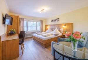 Gästehaus Burghartswieser inkl. Chiemgaukarte – Appartement Hochfelln 30qm, Küche, 1 Wohnschlafzimmer, WLAN, max 2 Personen