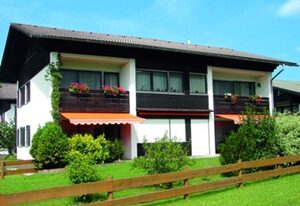 Ferienwohnung Ried - Chiemgau Karte – Ferienwohnung für 2 Personen mit Balkon, Schlafzimmer, Wohnzimmer, Küche, 50 qm