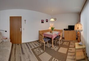 Ferienwohnung Ried - Chiemgau Karte – Ferienwohnung für 2 Personen mit Balkon, Schlafzimmer, Wohnzimmer, Küche, 50 qm