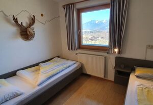 Ferienwohnungen Fernsebner inkl. Chiemgaukarte – Ferienwohnung Weitsicht 75qm, Balkon, 3 Schlafzimmer, 2 Badezimmer, Kochnische