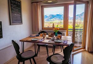 Ferienwohnungen Fernsebner inkl. Chiemgaukarte – Ferienwohnung Weitsicht 75qm, Balkon, 3 Schlafzimmer, 2 Badezimmer, Kochnische