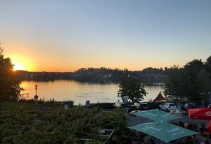 Das Bootshaus – Ferienwohnung Seeblick, 60 qm, 1 sep. Schlafzimmer mit Balkon