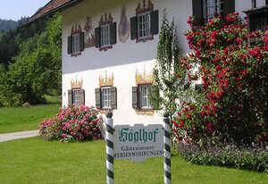 Höglhof inkl. Chiemgaukarte – Ferienwohnung 46qm, Balk., Kochnische, 1 Schlafzimmer, 1 Wohnschlafzimmer, 3 P.