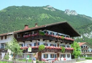 Beim Lenz – Doppelzimmer Nr. 2 mit Garten- und Bergblick, 12 qm, DU/WC