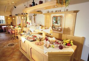 Gästehaus Bavaria inkl. Chiemgaukarte – Einzelzimmer Typ E 8, Dusche und WC, Balkon, TV, WLAN