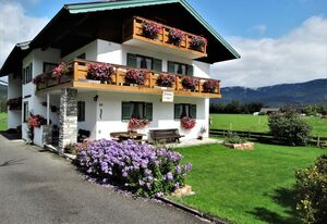 Haus Saurler - Chiemgau Karte – Einzelzimmer mit Balkon, Dusche und WC