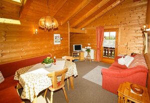 Ferienwohnung Heidi Steinbacher inkl. Chiemgaukarte – Fewo 43 qm, Balkon, Kochnische, 1 Schlafzimmer, 1 Wohnschlafzimmer, max 3 Pers.