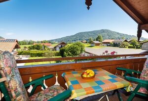 Ferienwohnung Heidi Steinbacher inkl. Chiemgaukarte – Fewo 43 qm, Balkon, Kochnische, 1 Schlafzimmer, 1 Wohnschlafzimmer, max 3 Pers.