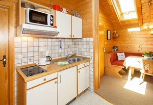 Ferienwohnung Heidi Steinbacher inkl. Chiemgaukarte – Fewo 43 qm, Balkon, Kochnische, 1 Schlafzimmer, 1 Wohnschlafzimmer, max 3 Pers.