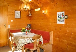 Ferienwohnung Heidi Steinbacher inkl. Chiemgaukarte – Fewo 43 qm, Balkon, Kochnische, 1 Schlafzimmer, 1 Wohnschlafzimmer, max 3 Pers.