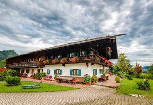 Stockinger Hof inkl. Chiemgaukarte – Ferienwohnung Rauschberg 35 qm, Balk., Kochnische, 1 Schlafz., 1 Wohnschlafz.