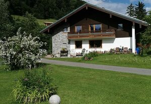 Ferienwohnungen v. Knoerzer-Suckow inkl. Chiemgaukarte – Ferienwohnung Isabella 65qm, Balkon, Kochnische, 2 Schlafzimmer, Wohnzimmer