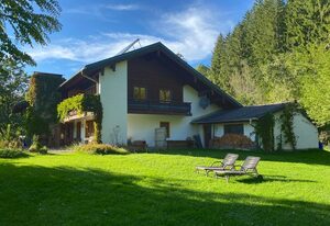 Ferienwohnungen v. Knoerzer-Suckow inkl. Chiemgaukarte – Ferienwohnung Isabella 65qm, Balkon, Kochnische, 2 Schlafzimmer, Wohnzimmer