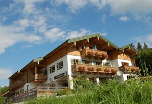 Berggasthaus Steinberg-Alm inkl. Chiemgaukarte – Ferienwohnung Sophia 34qm, Balk., Kochni., 1 Schlafzimmer, Wohnzimmer, max 2 P.