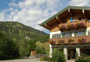 Berggasthaus Steinberg-Alm inkl. Chiemgaukarte – Ferienwohnung Sophia 34qm, Balk., Kochni., 1 Schlafzimmer, Wohnzimmer, max 2 P.