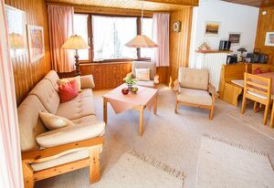 Am Traunufer Klaus Plenk inkl. Chiemgaukarte – Ferienwohnung 2 OG 57qm, Balkon, Kochnische,2 Schlafzimmer, Wohnzimmer