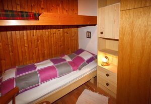 Am Traunufer Klaus Plenk inkl. Chiemgaukarte – Ferienwohnung 2 OG 57qm, Balkon, Kochnische,2 Schlafzimmer, Wohnzimmer