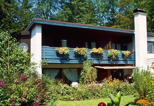 Am Traunufer Klaus Plenk inkl. Chiemgaukarte – Ferienwohnung 2 OG 57qm, Balkon, Kochnische,2 Schlafzimmer, Wohnzimmer
