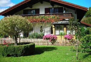 Ferienwohnung Rutz inkl. Chiemgaukarte – Ferienwohnung 86 qm, Balkon, Küche, 2 Schlafzimmer, Wohnzimmer, max. 4 Personen