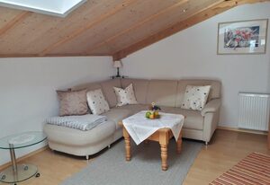 Ferienwohnung Rutz inkl. Chiemgaukarte – Ferienwohnung 86 qm, Balkon, Küche, 2 Schlafzimmer, Wohnzimmer, max. 4 Personen