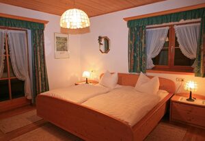 Gästehaus Gschwendtner - Chiemgau Karte – Ferienwohnung 4 für 2 Personen mit Balkon, 27 qm, Küche, Wohnschlafraum