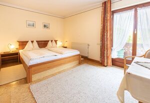 Ferienwohnung Ringsgwandl inkl. Chiemgaukarte – Ferienwohnung Rosenquarz 70qm, Balkon, Küche, 2 Schlafzimmer, 1 Wohnschlafzimmer