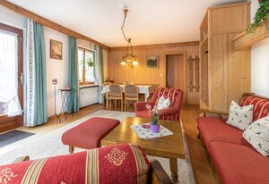 Ferienwohnung Ringsgwandl inkl. Chiemgaukarte – Ferienwohnung Rosenquarz 70qm, Balkon, Küche, 2 Schlafzimmer, 1 Wohnschlafzimmer