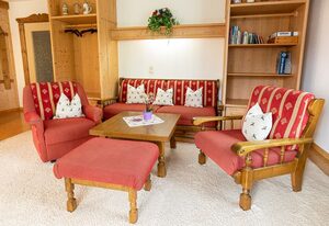 Ferienwohnung Ringsgwandl inkl. Chiemgaukarte – Ferienwohnung Rosenquarz 70qm, Balkon, Küche, 2 Schlafzimmer, 1 Wohnschlafzimmer