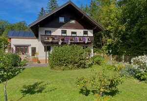 Gästehaus Staller inkl. Chiemgaukarte – Ferienwohnung Westernbergblick **** 60qm, Balkon, 1 Wohnz., 2 Schlafz., Kochnische