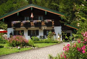 Ferienwohnung Hinterreiter inkl. Chiemgaukarte – Ferienwohnung am Märchenwald 48qm, Balkon, 1 Schlafzimmer u. 1 Wohnschlafzimmer
