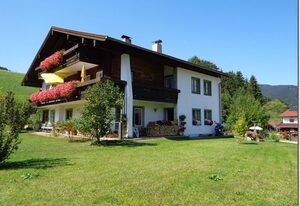 Ferienwohnungen Lackner - Chiemgau Karte – Ferienwohnung Am Hang, 2 Pers, 1 Schlafzimmer, Balkon, 45 qm