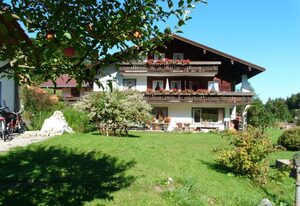 Ferienwohnungen Lackner - Chiemgau Karte – Ferienwohnung Am Hang, 2 Pers, 1 Schlafzimmer, Balkon, 45 qm