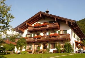 Dammerer Hof inkl. Chiemgaukarte – Ferienhäuschen 30qm, Terrasse, Küche, 1 Wohn- Schlafzimmer, max 2 P. WLAN