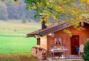 Ferienwohnungen Ramslerhof inkl. Chiemgaukarte – Ferienhaus 35 qm, Almhäusl, Terrasse, Kochnische, Schlafzimmer, Wohnschlafzimmer